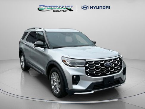 Used 2025 Ford Explorer Platinum RWD image 2