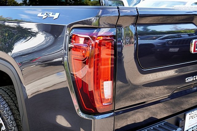 Used 2025 GMC Sierra 1500 SLT AWD/4WD image 8