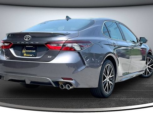 Used 2023 Toyota Camry SE FWD image 6