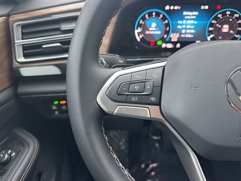 Used 2025 Volkswagen Atlas SE image 16