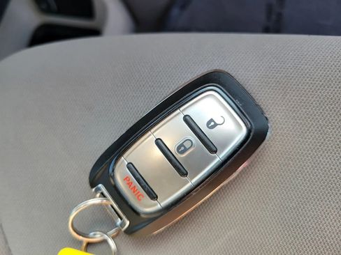 Used 2021 Chrysler Voyager LX image 37