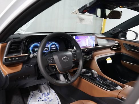 New 2025 Toyota Crown Signia image 11