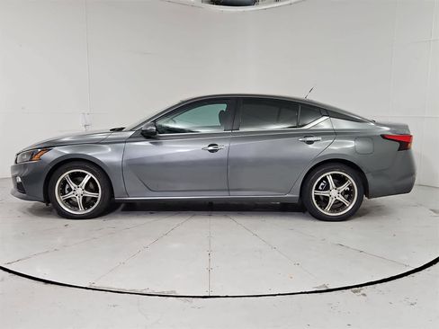 Used 2022 Nissan Altima 2.5 S image 3