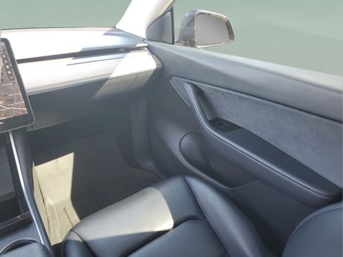 Used 2020 Tesla Model Y Long Range image 14
