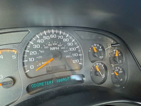 Used 2005 Chevrolet Silverado 2500 LS w/ Heavy-Duty Power Package image 31