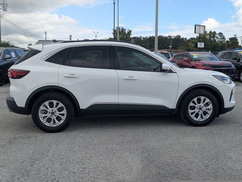 Used 2024 Ford Escape Active w/ Tech Pack #2 FWD image 3