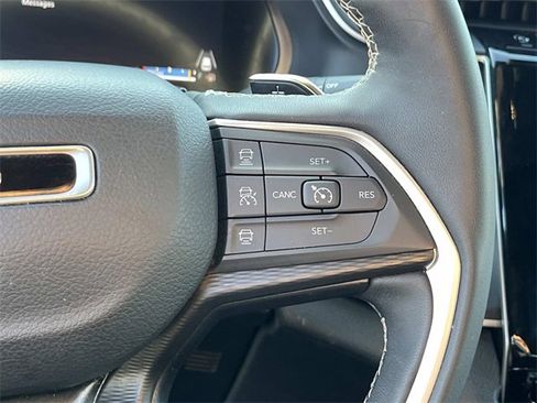 Used 2024 Jeep Grand Cherokee Altitude image 30