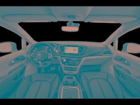 Used 2024 Chrysler Pacifica Touring-L FWD image 5