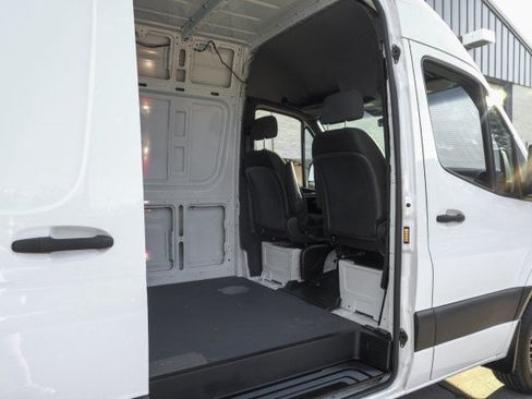 Used 2020 Mercedes-Benz Sprinter 2500 image 32