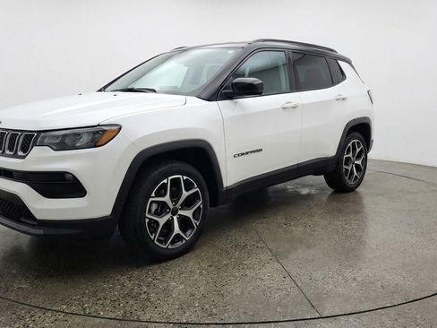 Used 2025 Jeep Compass Limited AWD/4WD image 3