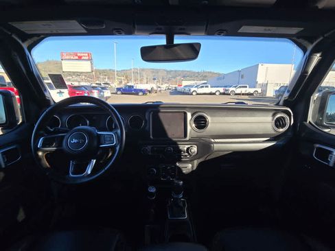 Used 2022 Jeep Wrangler Unlimited Sahara AWD/4WD image 15
