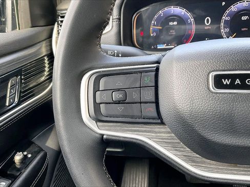 Certified 2024 Jeep Wagoneer Series II w/ Flexible Seating Group image 31