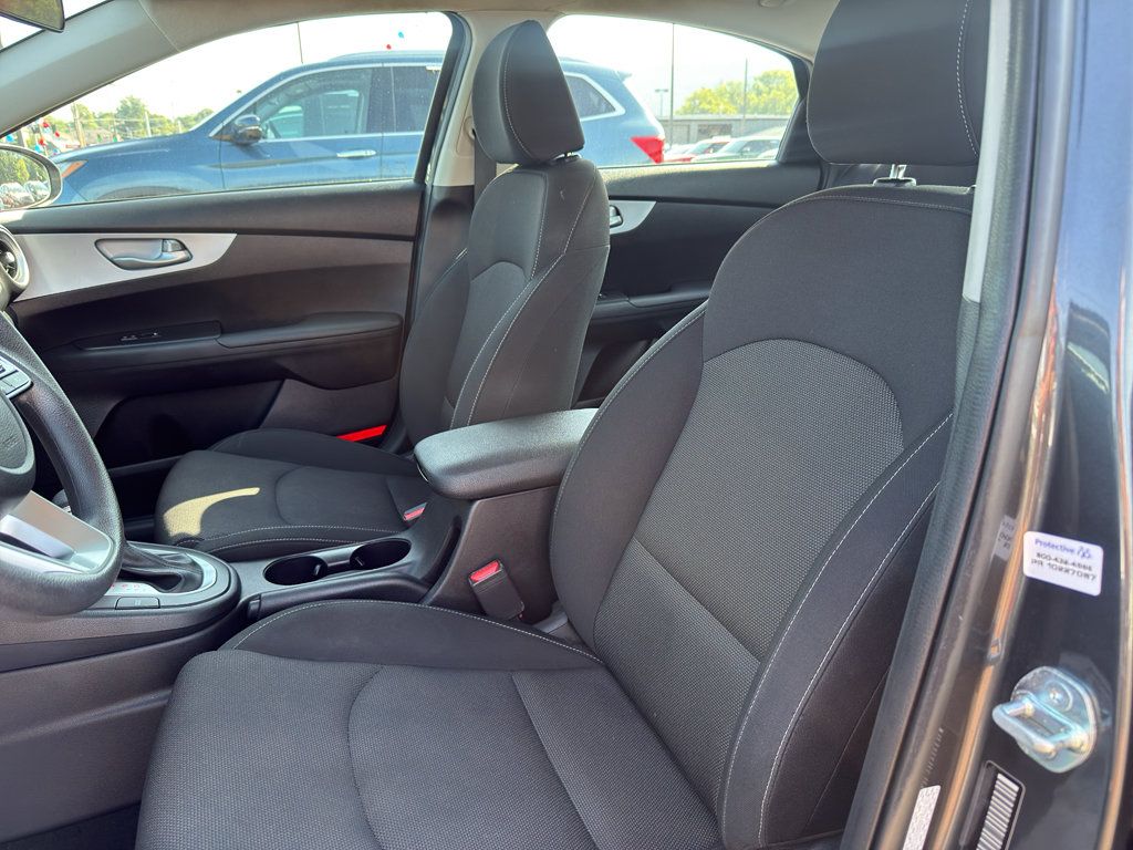 Used 2024 Kia Forte LXS w/ LXS Technology Package FWD image 13