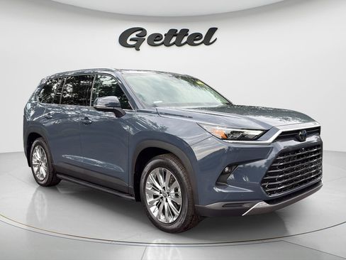 Used 2025 Toyota Grand Highlander AWD image 3