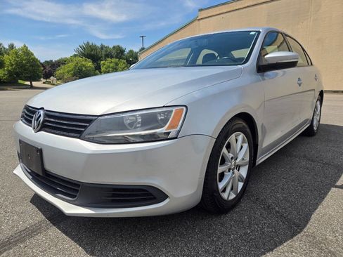 Used 2012 Volkswagen Jetta SE FWD image 2