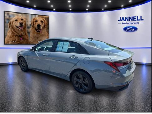 Used 2022 Hyundai Elantra SEL FWD image 8