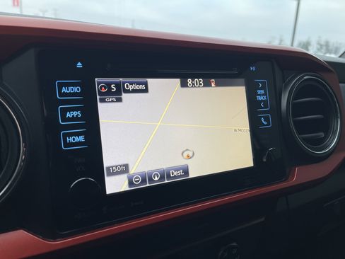 Used 2019 Toyota Tacoma TRD Sport image 17