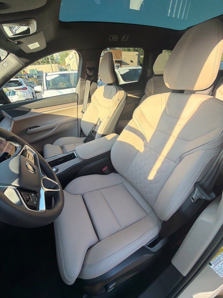 Certified 2025 Volvo EX90 Plus AWD/4WD image 13