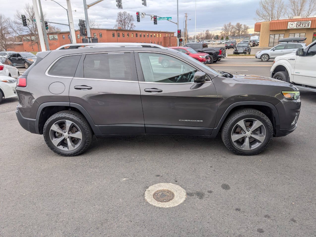 Used 2019 Jeep Cherokee Limited w/ Trailer Tow Group AWD/4WD image 8