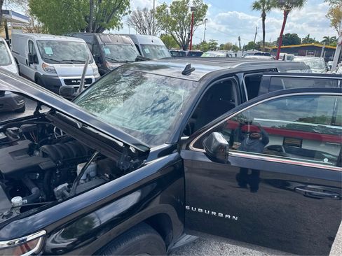 Used 2017 Chevrolet Suburban LS RWD image 12