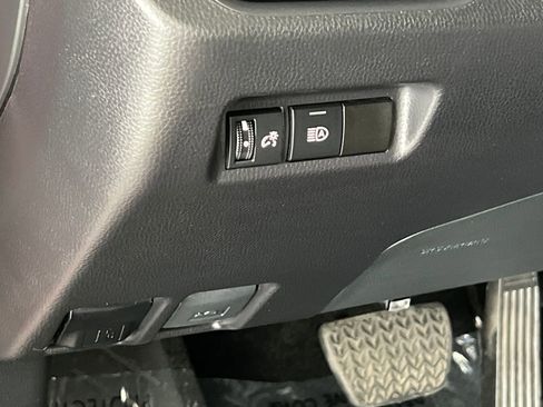 Used 2025 Toyota RAV4 XLE AWD/4WD image 31