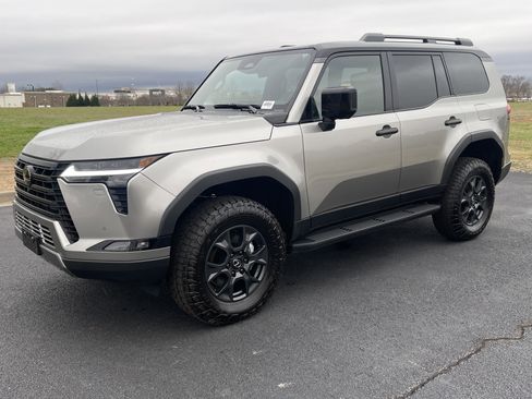 Used 2025 Lexus GX 550 image 5