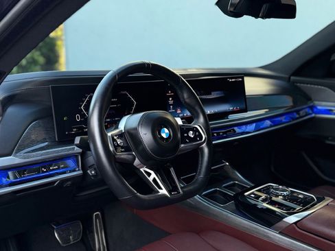 Used 2025 BMW 760i xDrive w/ Premium Package image 16