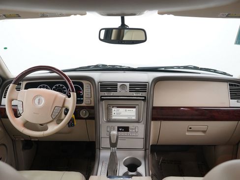 Used 2004 Lincoln Navigator Ultimate AWD/4WD image 14