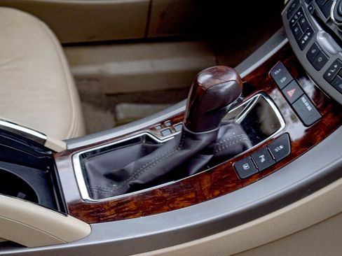 Used 2010 Buick LaCrosse CXS FWD image 19