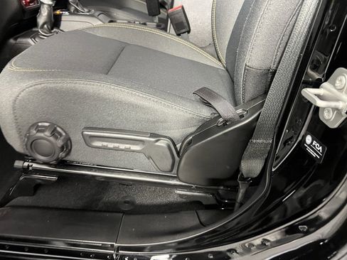 Certified 2024 Jeep Gladiator Sport image 24