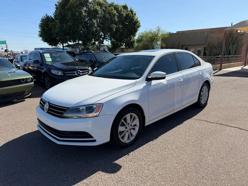 Used 2015 Volkswagen Jetta SE FWD image 1