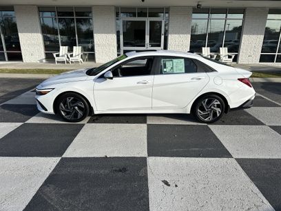Used 2024 Hyundai Elantra SEL w/ Convenience Package