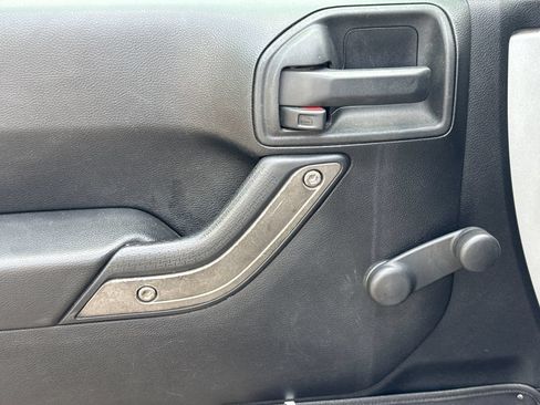 Used 2012 Jeep Wrangler Sport AWD/4WD image 12