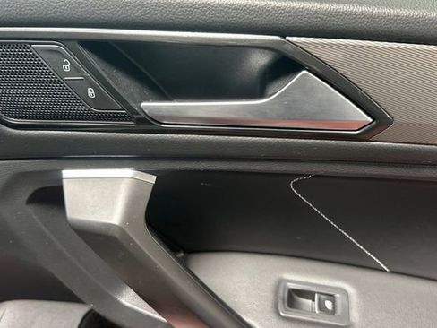 Certified 2022 Volkswagen Tiguan SE image 23