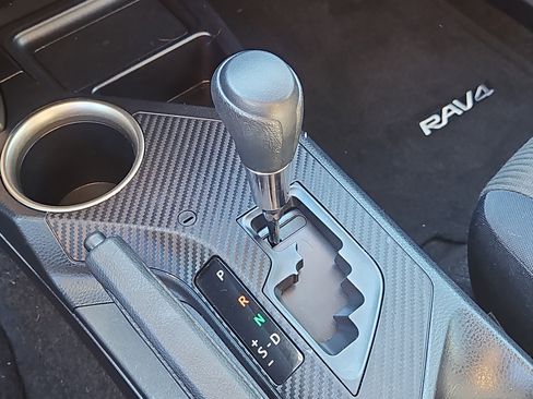 Used 2014 Toyota RAV4 LE image 14