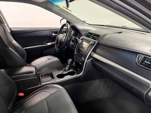Used 2016 Toyota Camry SE image 11