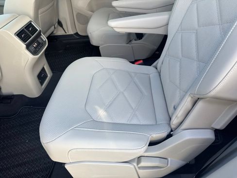 Used 2024 Volkswagen Atlas SE FWD image 10