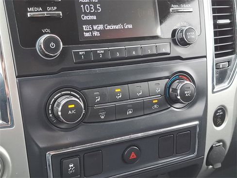 Used 2017 Nissan Titan SV image 11