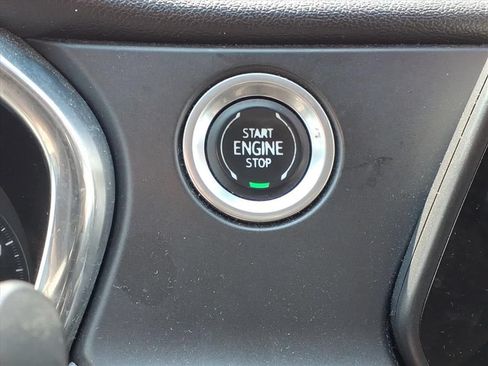 Used 2019 Chevrolet Blazer LT FWD image 16
