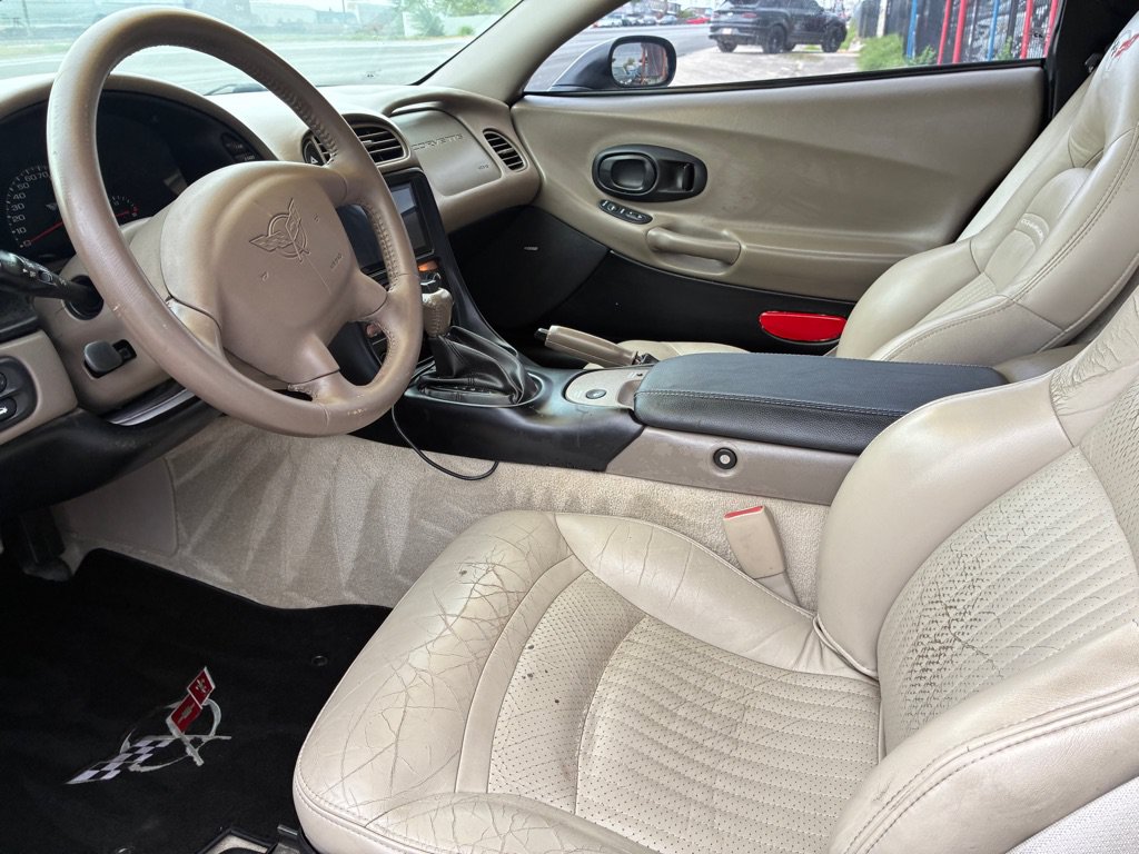 Used 2004 Chevrolet Corvette Coupe w/ Preferred Equipment Group RWD image 20