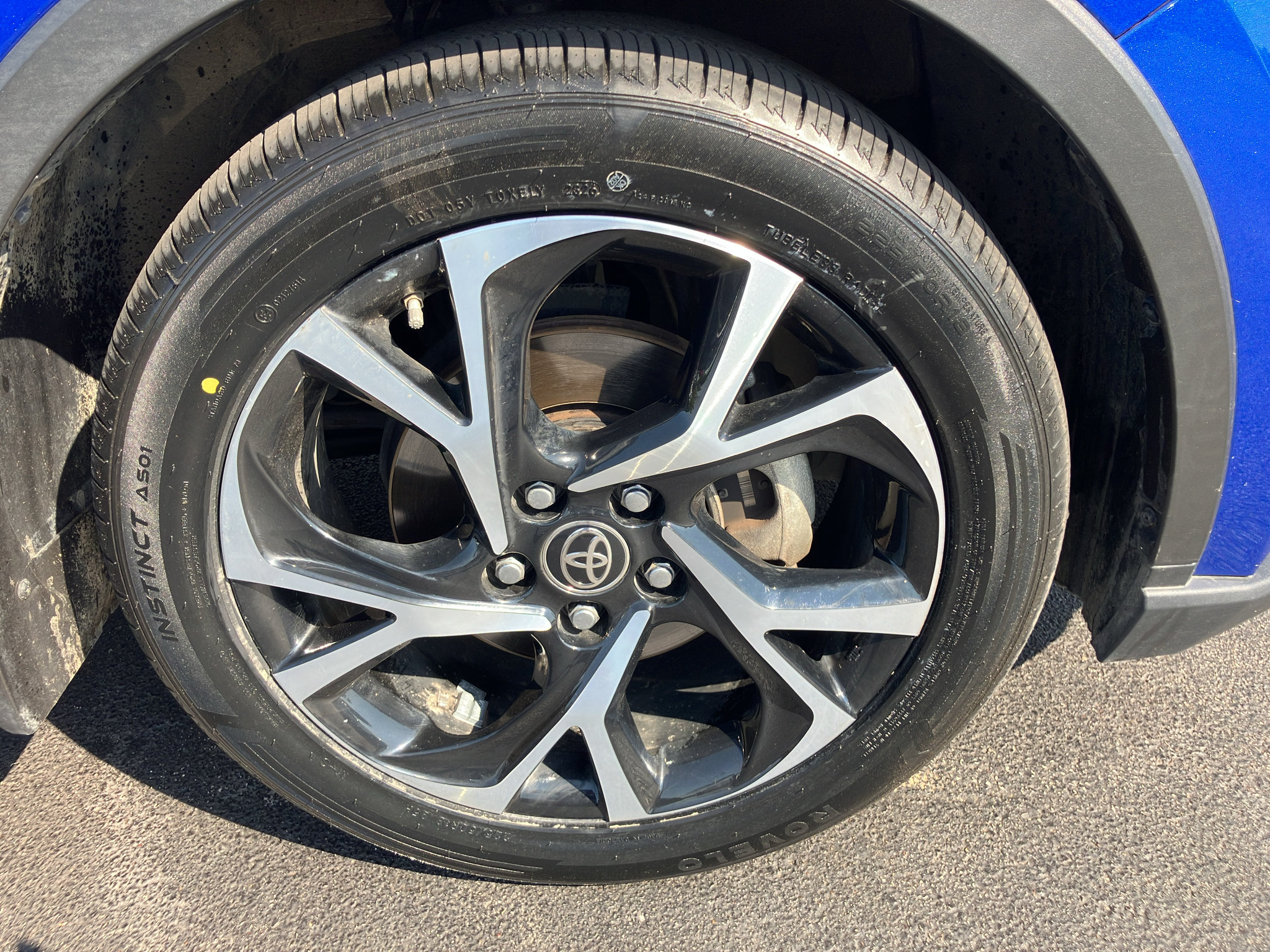 Used 2021 Toyota C-HR XLE FWD image 10