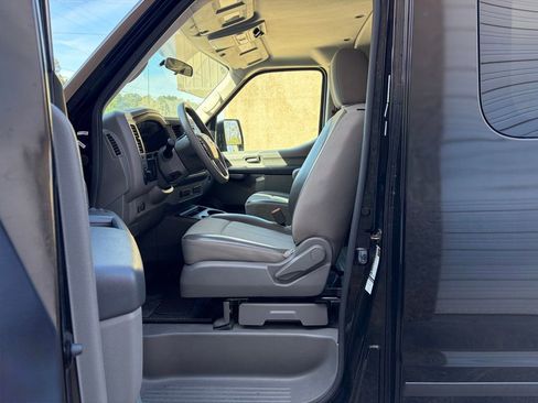 Used 2018 Nissan NV 3500 S image 24
