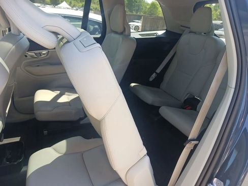 Used 2020 Volvo XC90 T6 Momentum w/ Protection Package Premier image 5