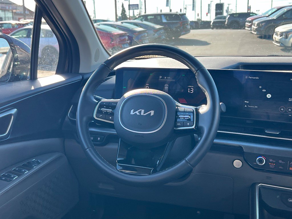 Certified 2026 Kia Carnival LXS FWD image 13