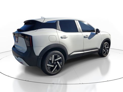 Used 2025 Nissan Kicks SV FWD image 6