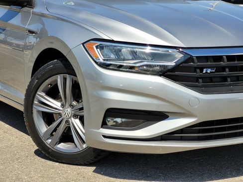 Used 2021 Volkswagen Jetta R-Line w/ R-Line Cold Weather Package FWD image 4
