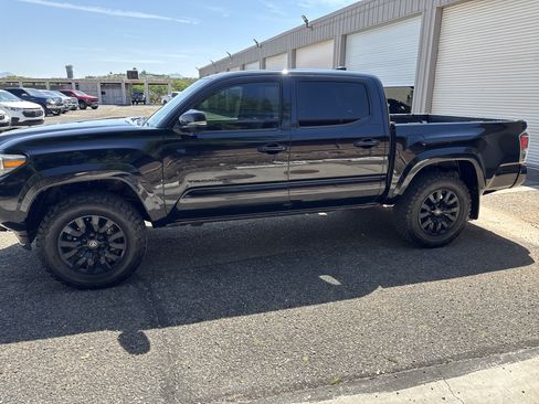 Used 2021 Toyota Tacoma Limited w/ Nightshade Package AWD/4WD image 5