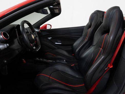 Used 2022 Ferrari F8 Tributo image 29
