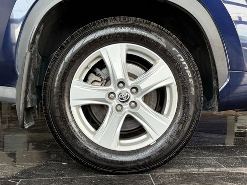 Used 2020 Toyota Highlander LE image 27