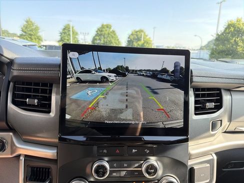 Used 2024 Ford Expedition XLT AWD/4WD image 30